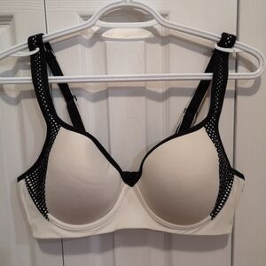 Maidenform Underwire White and Black Sports Bra 38C